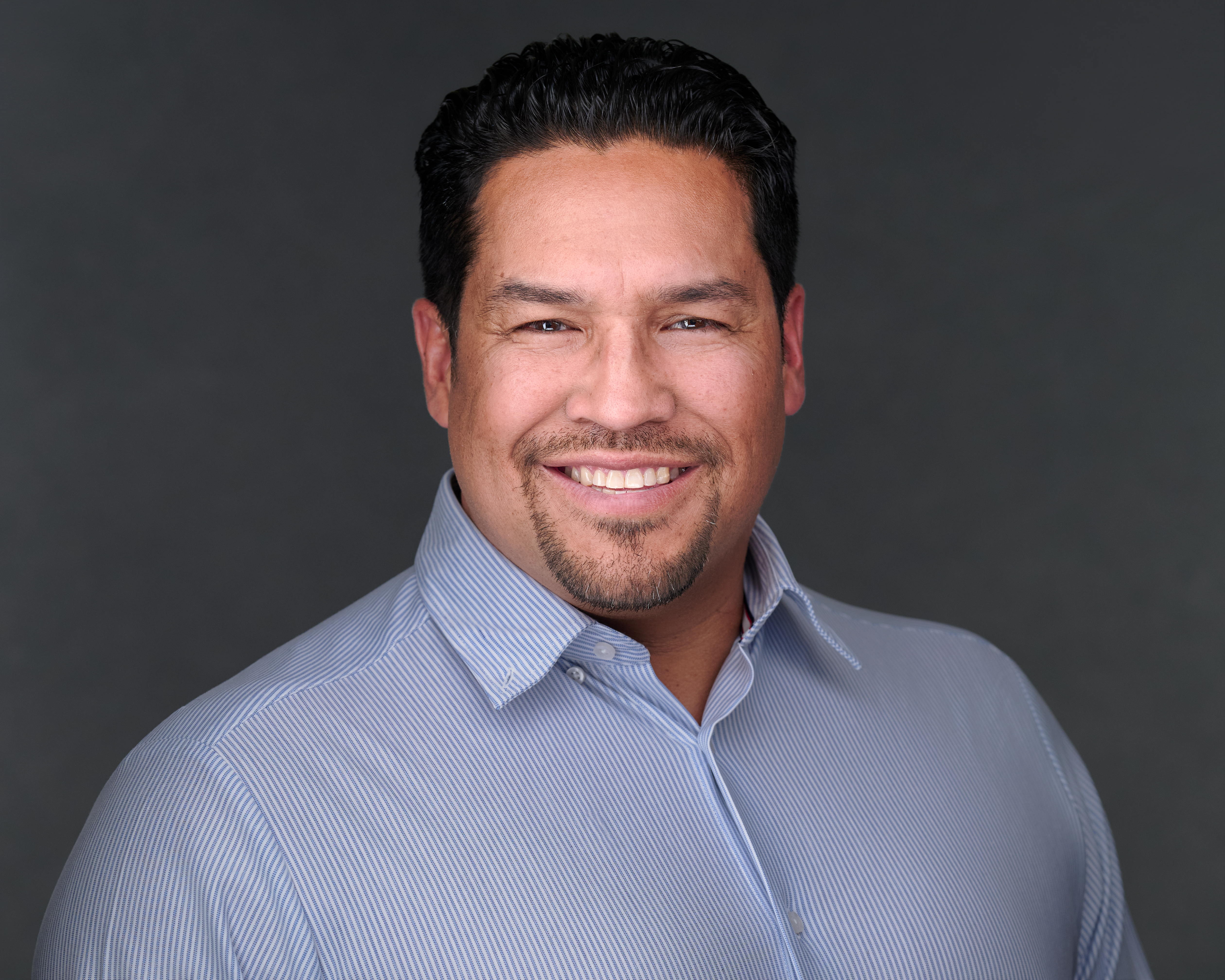 Realtor headshot Scottsdale - studio background replacement example