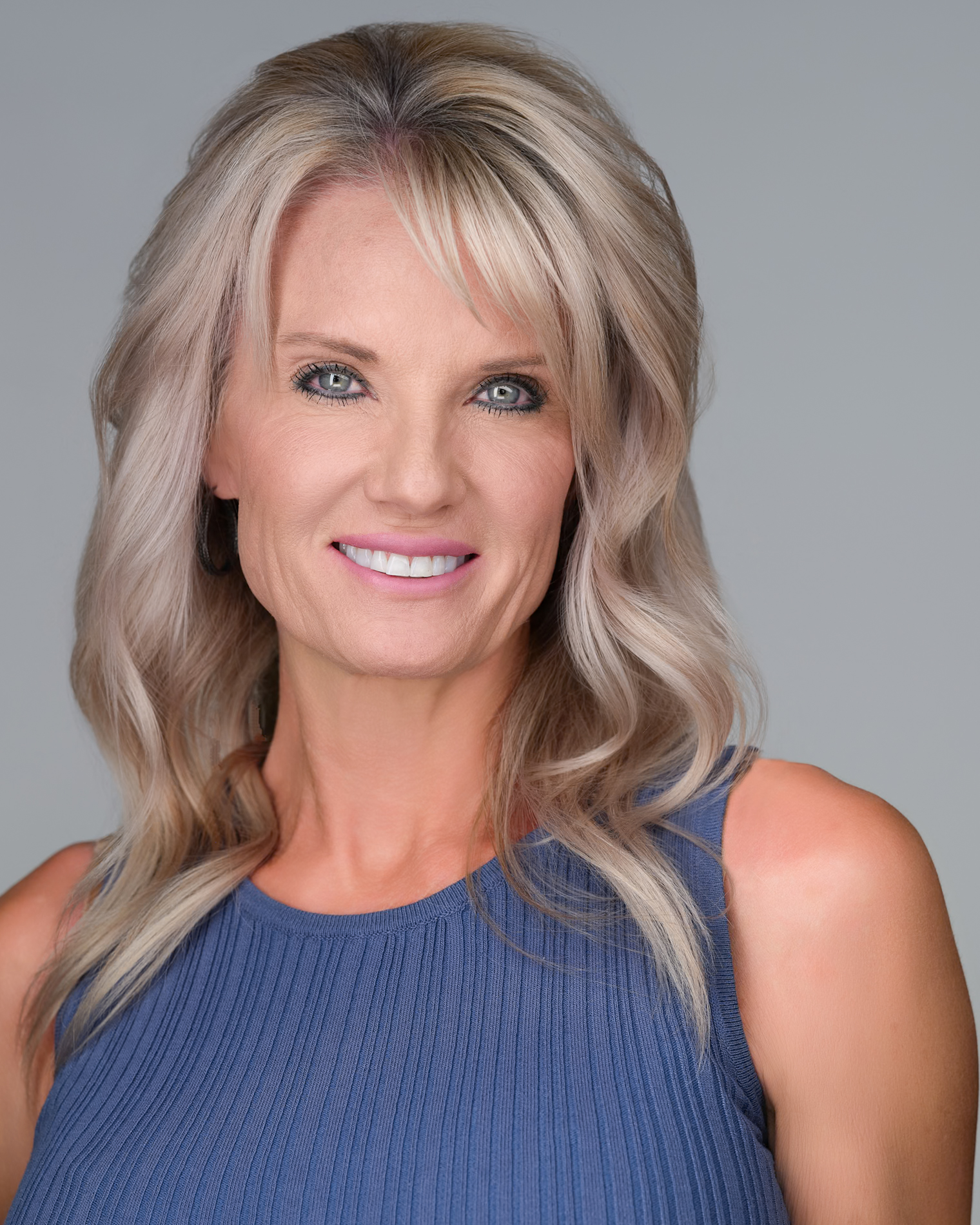 Real estate photography Phoenix AZ - approachable realtor headshot