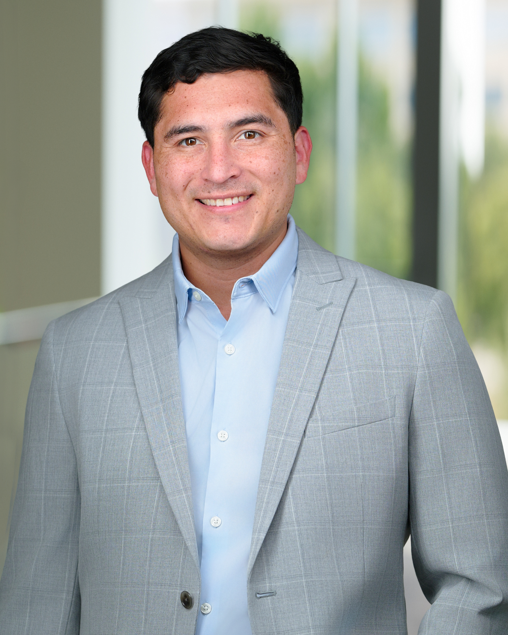 Realtor headshots Scottsdale - confident real estate agent portrait