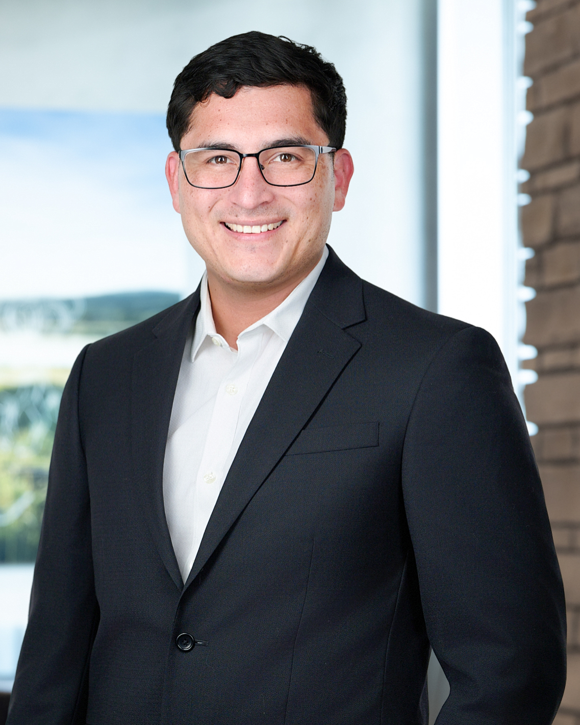 Real estate headshots Phoenix AZ - approachable agent portrait
